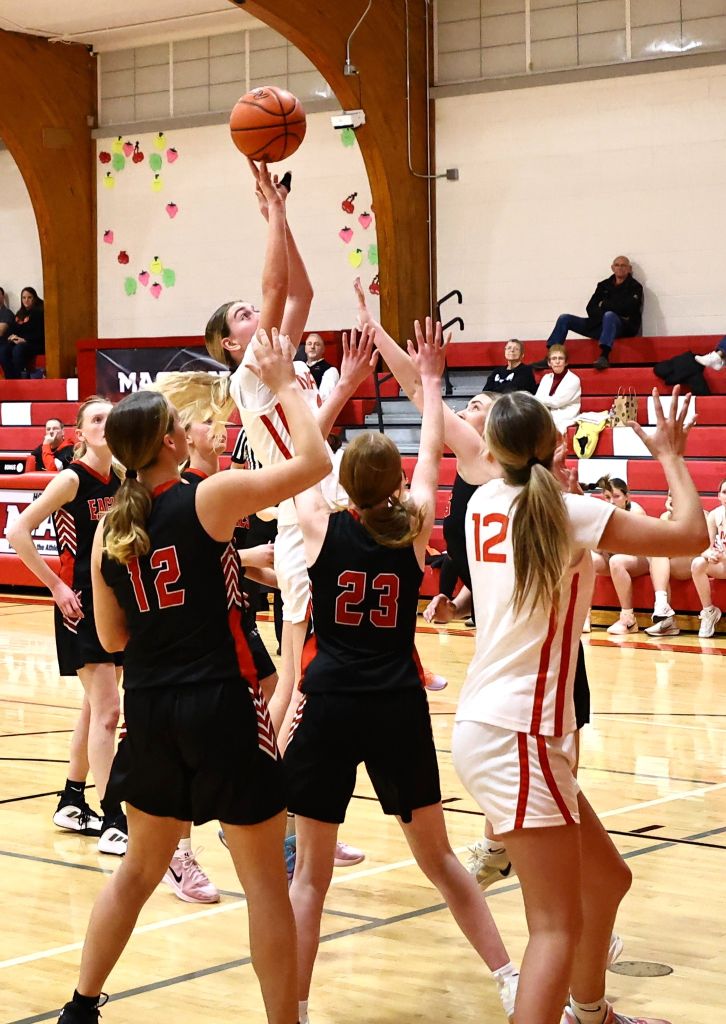 Colon girls edge Jackson Christian 33-28